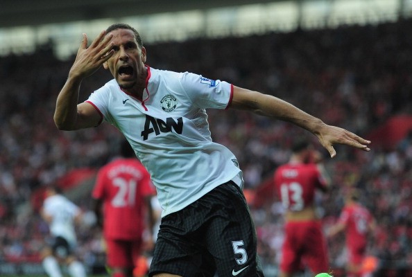 Ferdinand vô cùng phấn khích sau bàn thắng gỡ hòa của Van Persie...